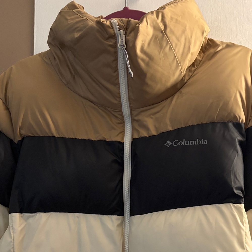 Columbia womens Cream, Tan, and Black Puffer Jacket - Picture 3 of 4